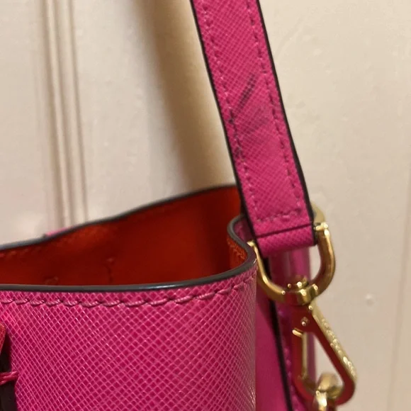 Michael Kors Fuchsia Leather Medium Tote pre-loved. - Picture 9 of 13